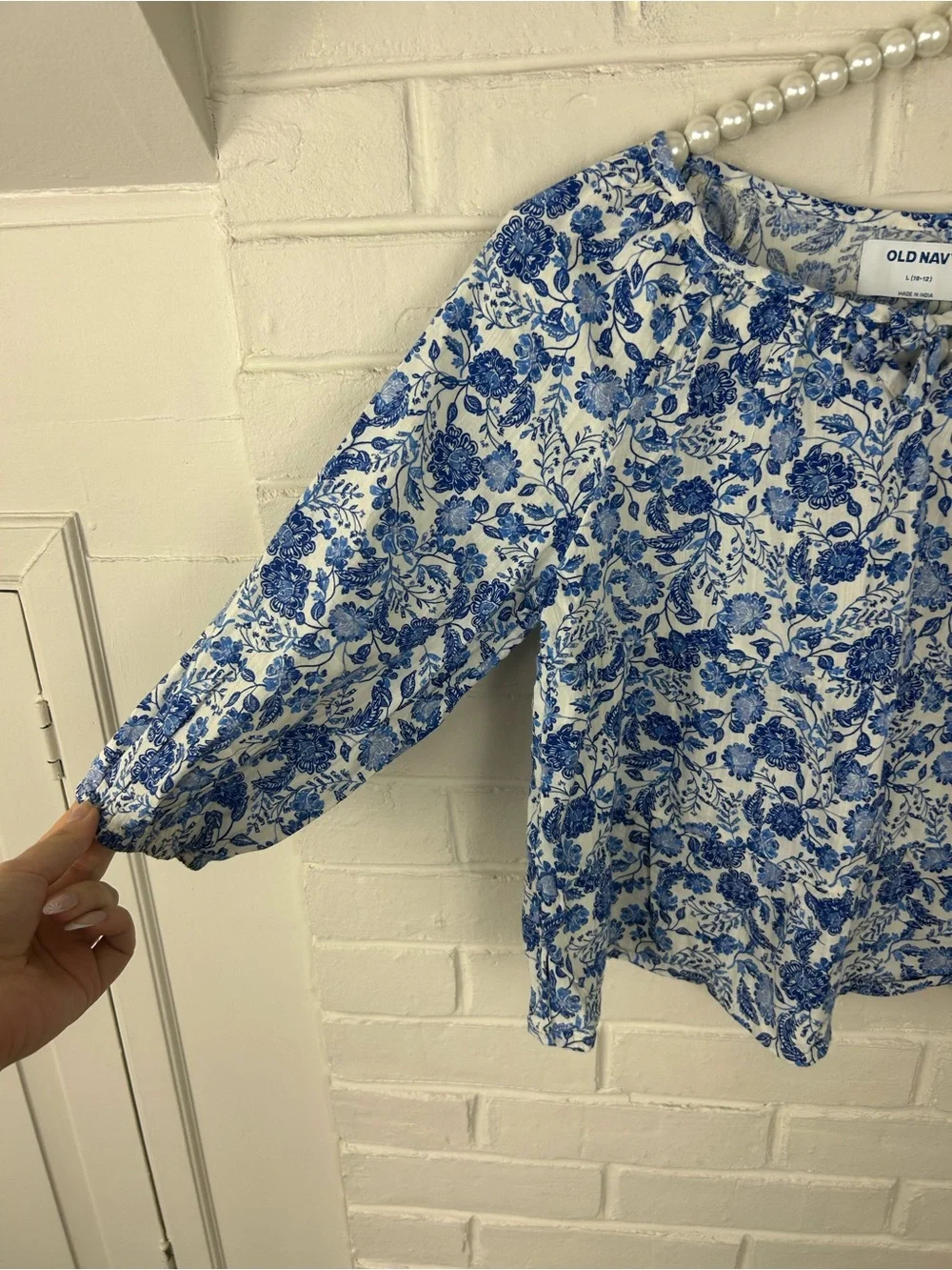 Old Navy Girls Blue Floral Peasant Top Size L 10/12